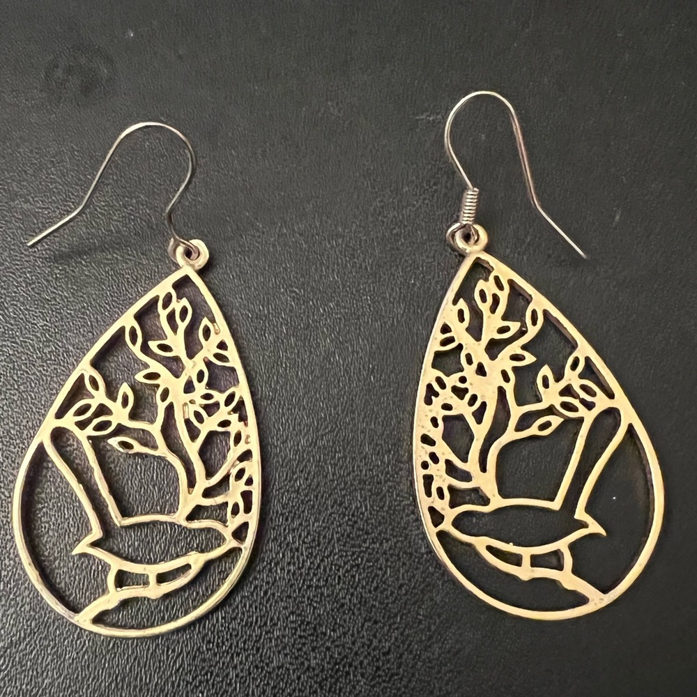 Dangle gold tear drop cutout bird 🐦 earrings